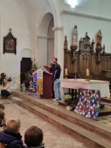 Célébration de Noël à l’église